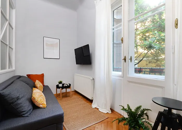 Monochrome Chic R61 Apartmán