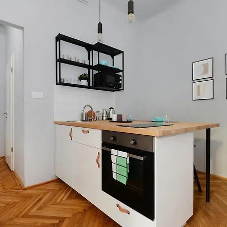 Monochrome Chic R61