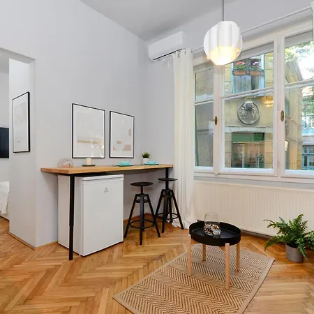 Monochrome Chic R61 Apartamento *