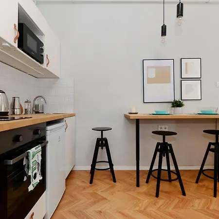 Apartamento Monochrome Chic R61 *