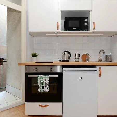 Apartment Monochrome Chic R613
