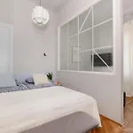 Apartment Monochrome Chic R61 Budapest