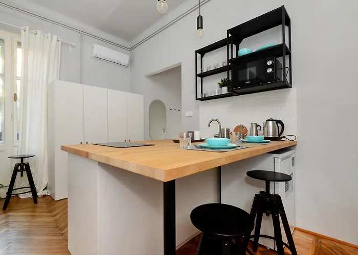Διαμέρισμα Monochrome Chic R61