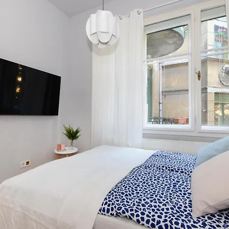 Monochrome Chic R613 Apartament Budapesta
