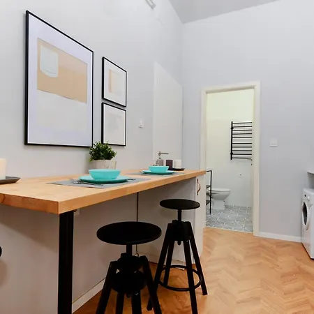 Monochrome Chic R613 Apartament *