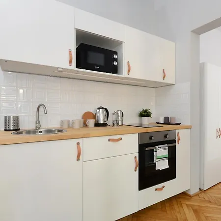 Monochrome Chic R613 Apartament